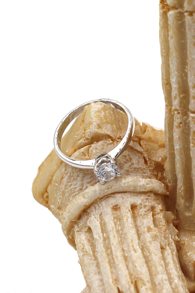 simple small crystal four-claw ring