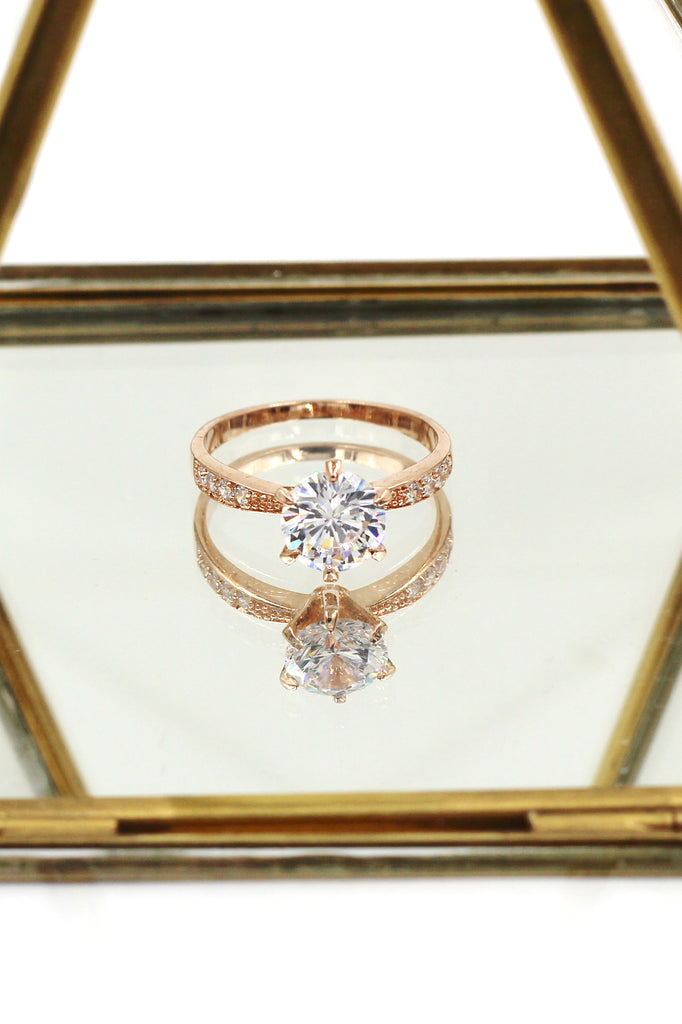 classic six-claw crystal ring