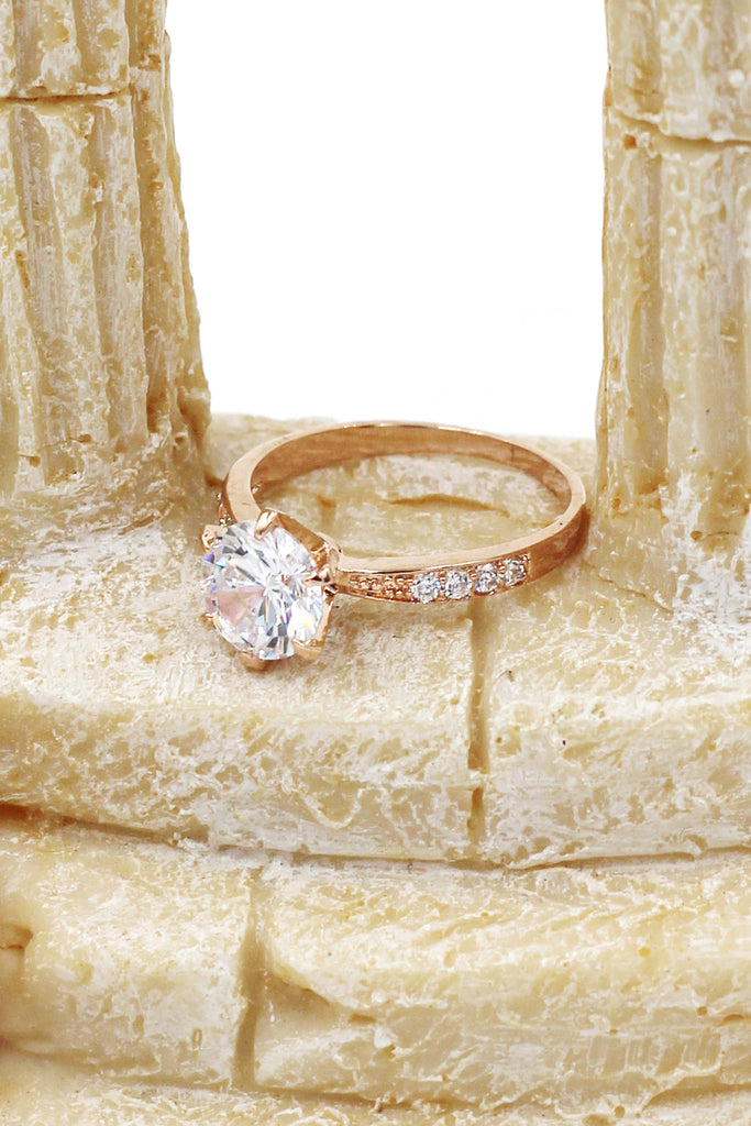 classic six-claw crystal ring