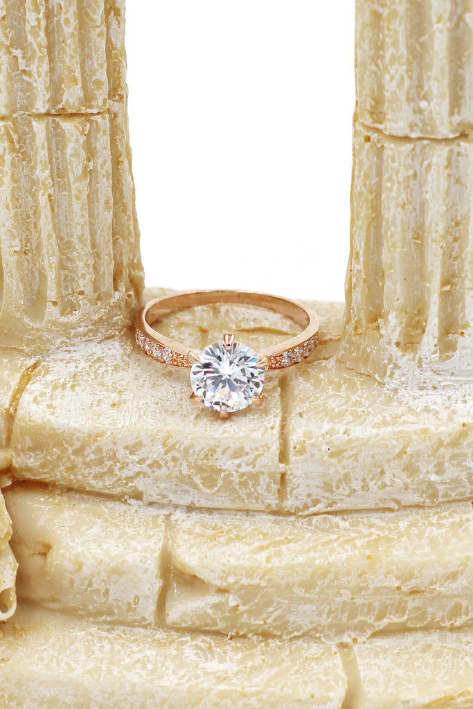 classic six-claw crystal ring