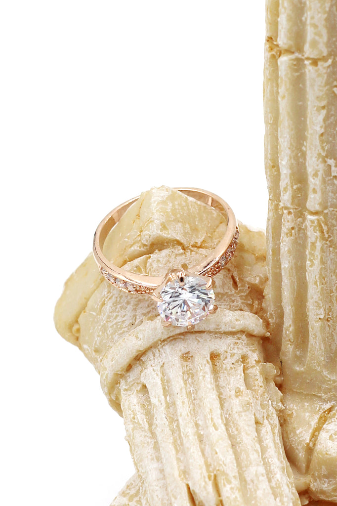 classic six-claw crystal ring