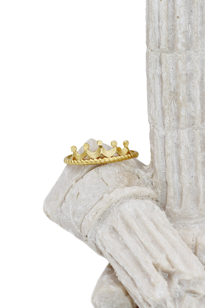 Simple crown gold ring
