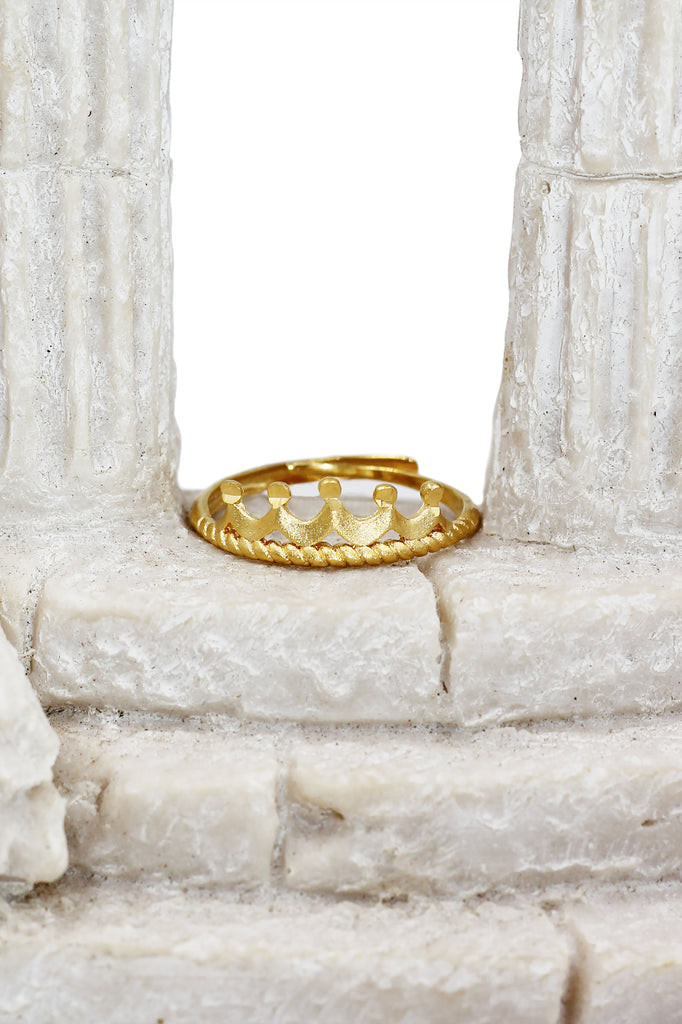 Simple crown gold ring