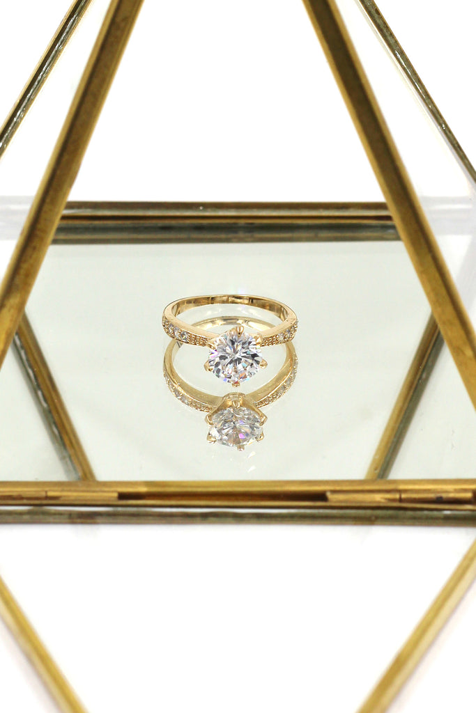 classic six-claw crystal ring