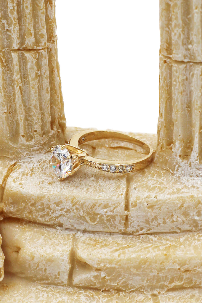 classic six-claw crystal ring