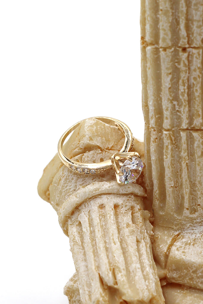 classic six-claw crystal ring