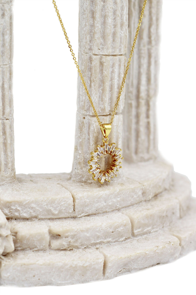 fashion aperture crystal necklace