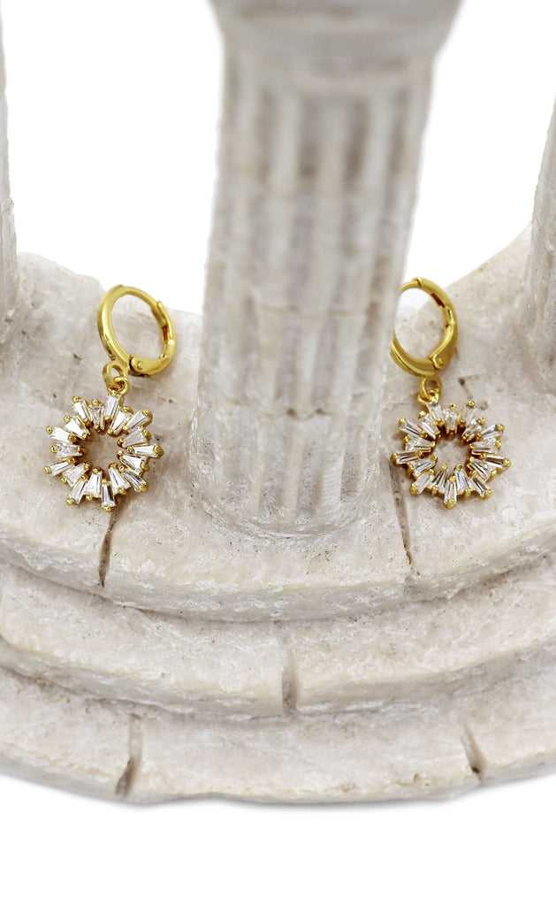 fashion aperture crystal earrings