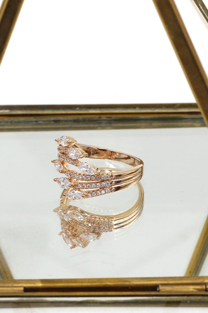 elegant crystal shining ring