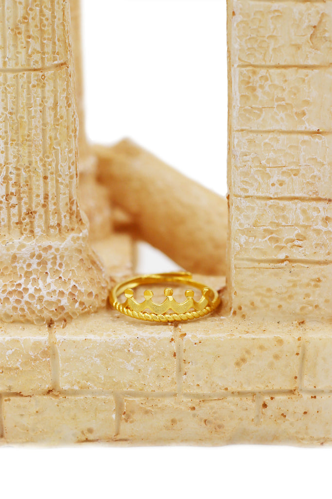 Simple crown gold ring