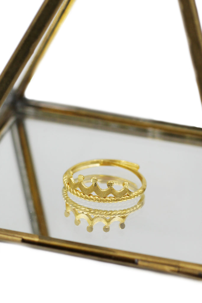 Simple crown gold ring