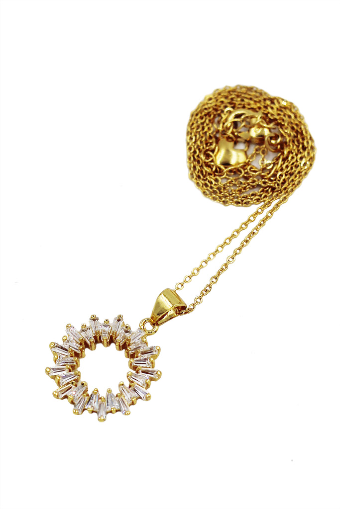 fashion aperture crystal necklace