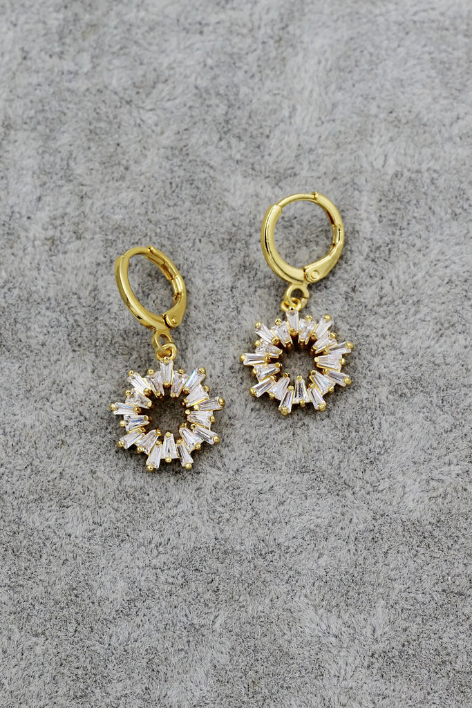 fashion aperture crystal earrings
