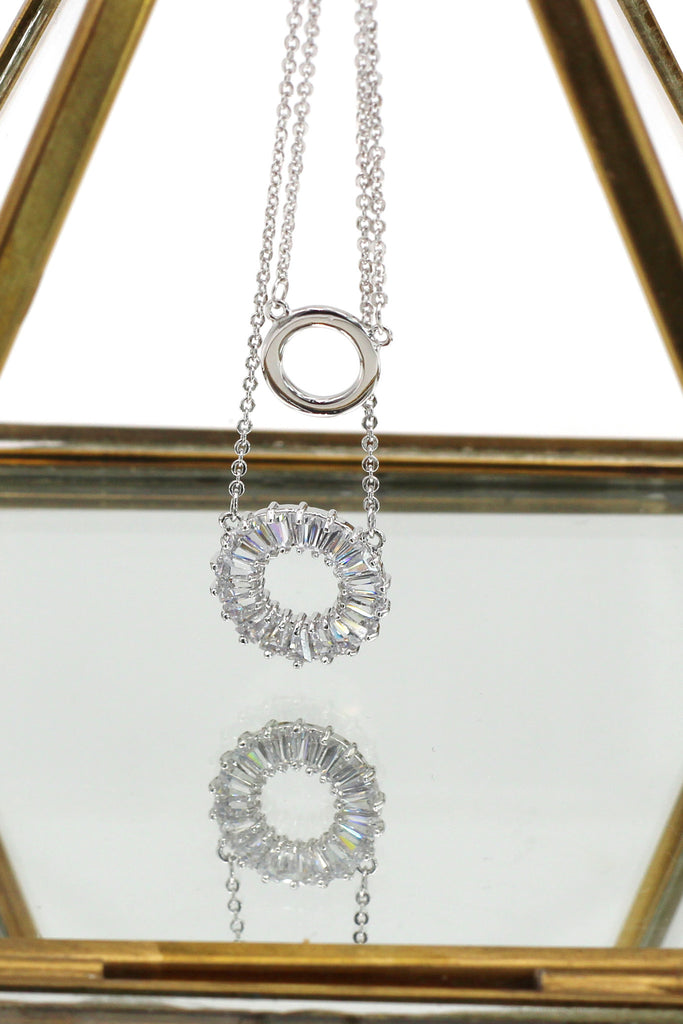 duplexes crystal circle necklace
