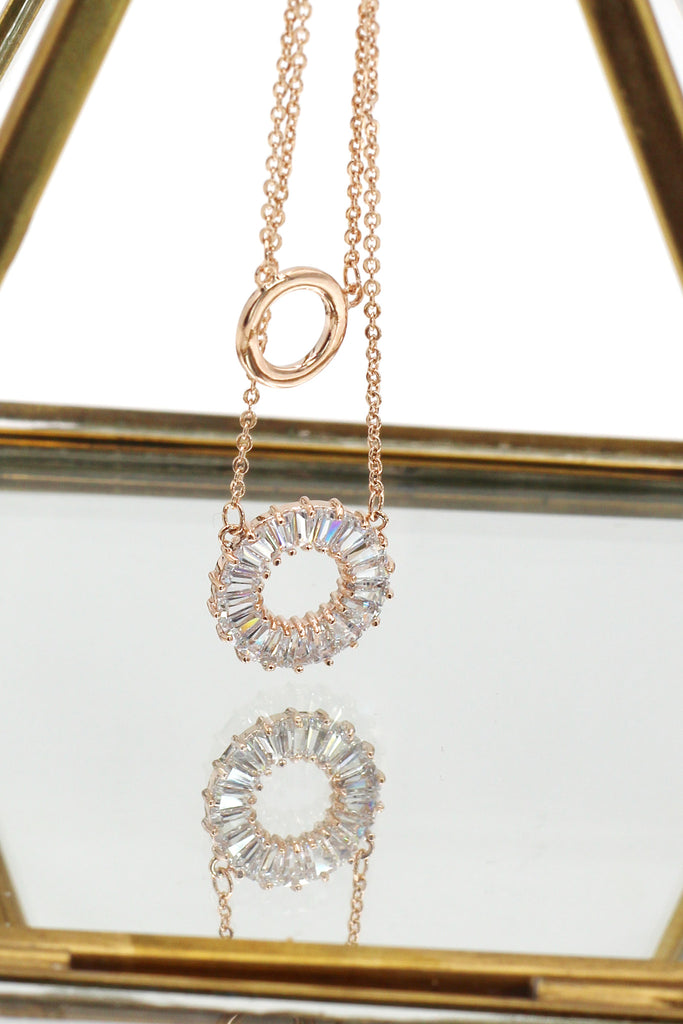 duplexes crystal circle necklace