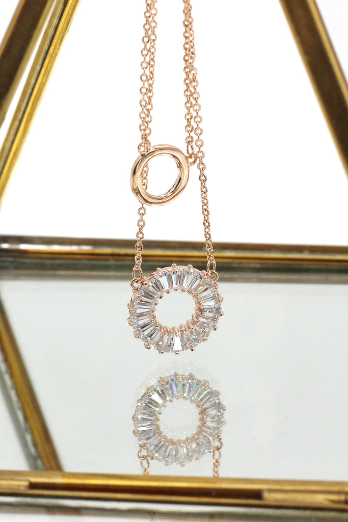 duplexes crystal circle necklace