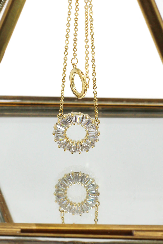 duplexes crystal circle necklace
