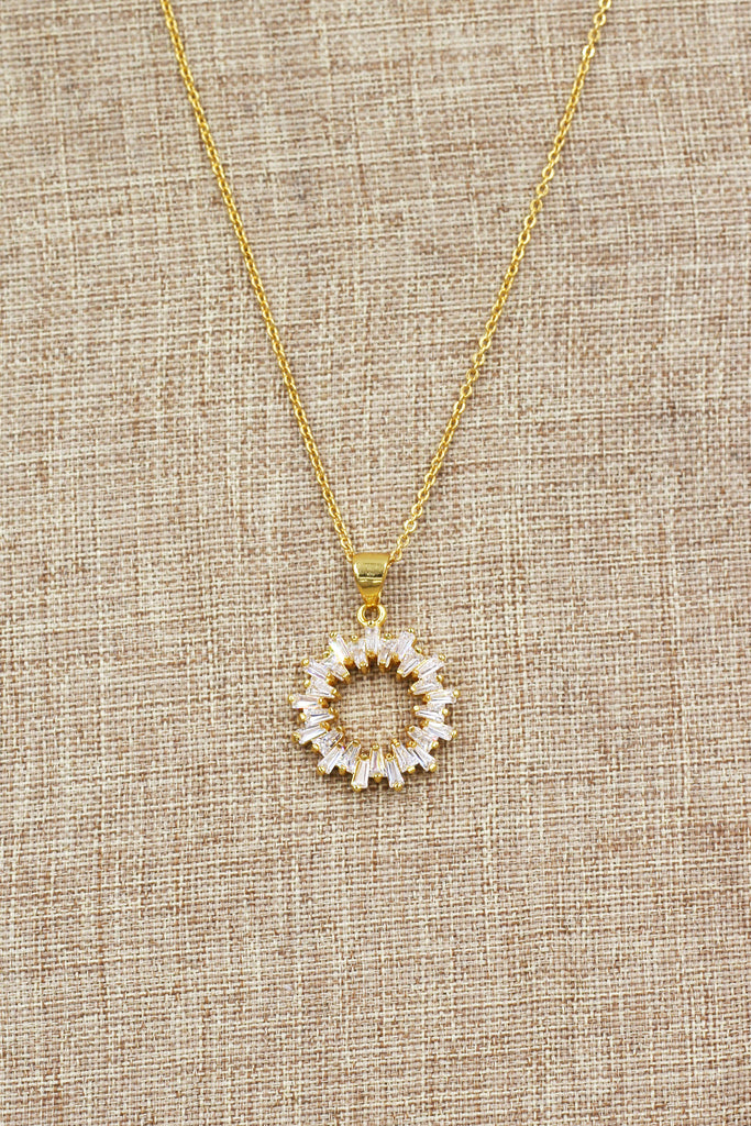 fashion aperture crystal necklace