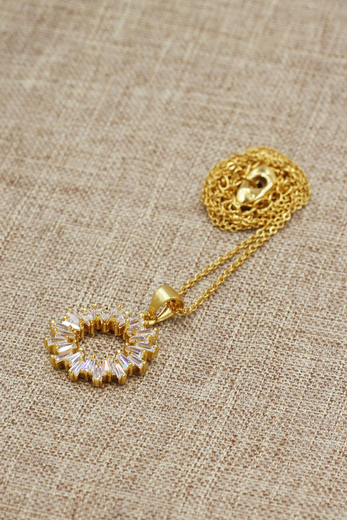 fashion aperture crystal necklace