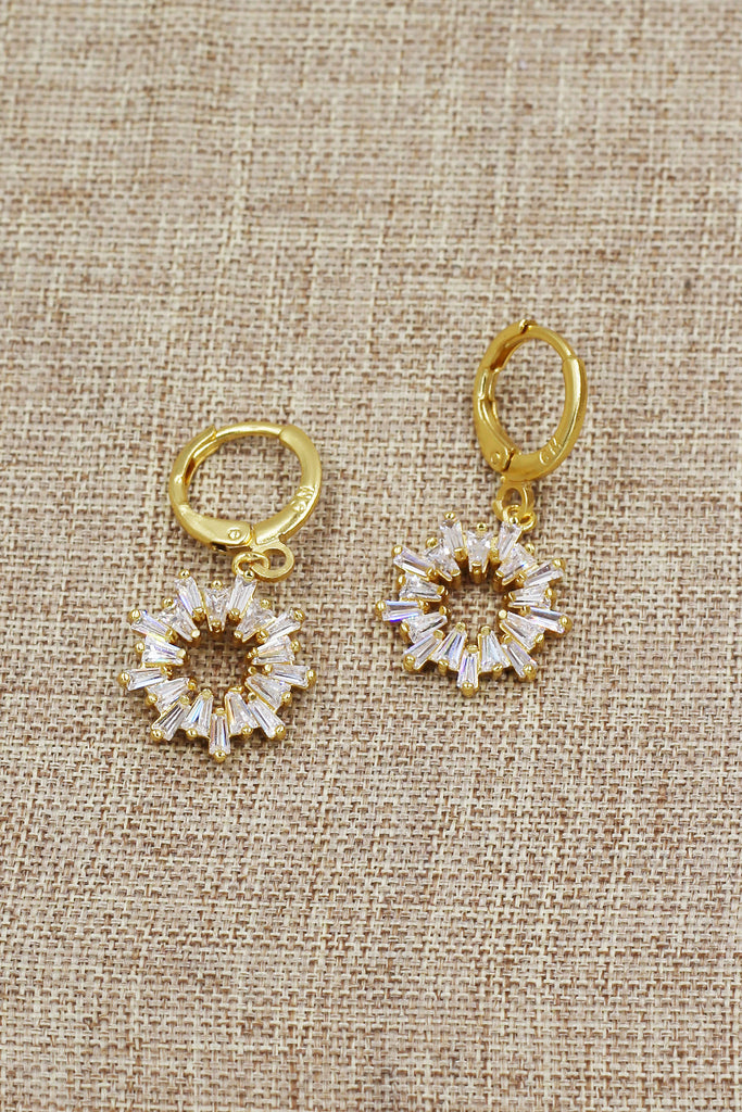 fashion aperture crystal earrings