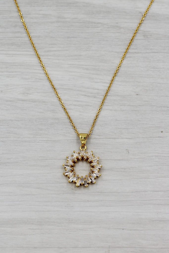 fashion aperture crystal necklace