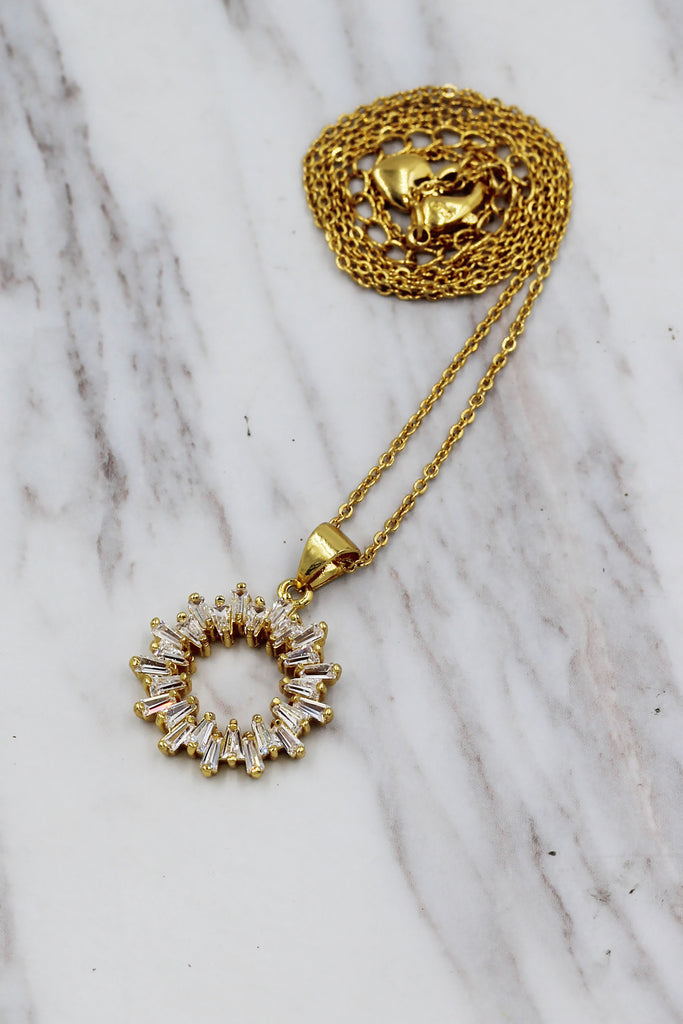 fashion aperture crystal necklace