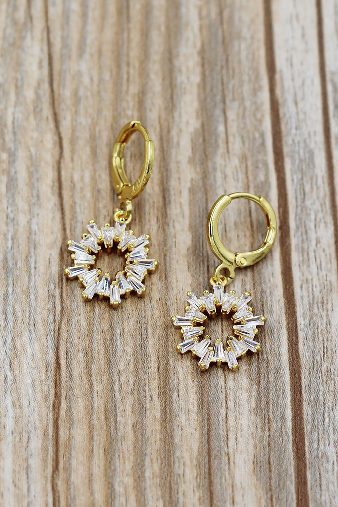 fashion aperture crystal earrings