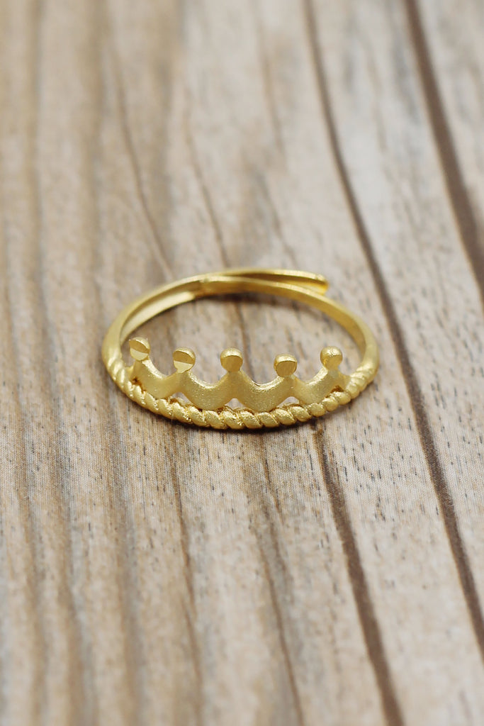 Simple crown gold ring