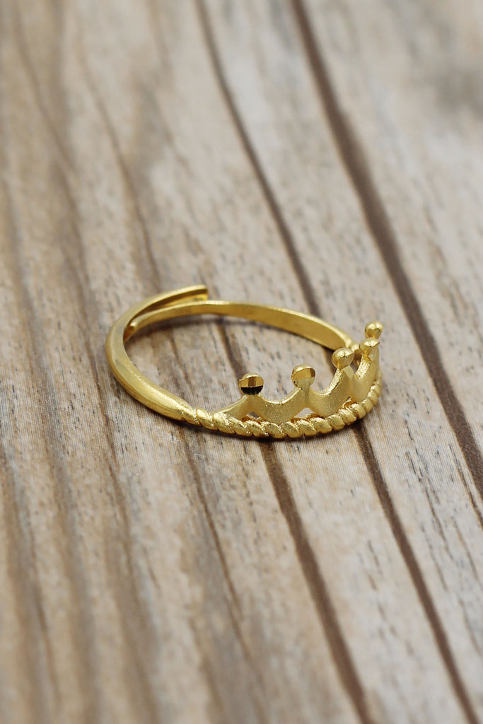 Simple crown gold ring