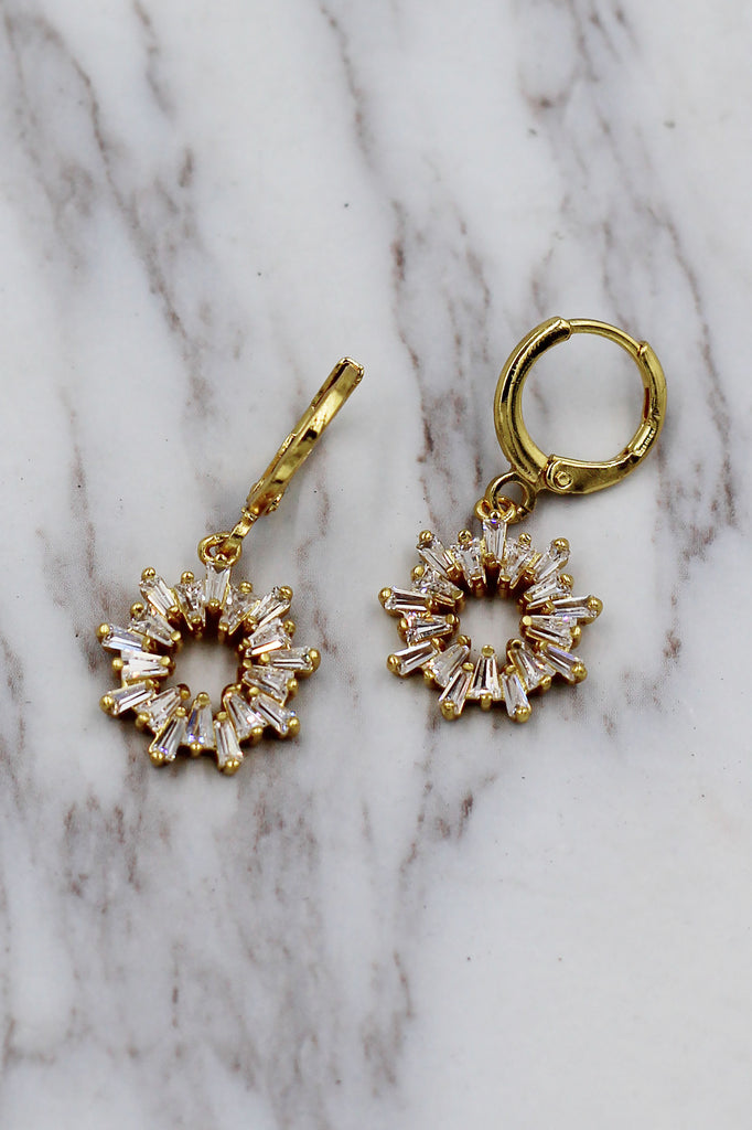 fashion aperture crystal earrings