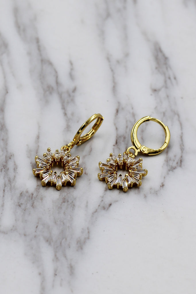 fashion aperture crystal earrings