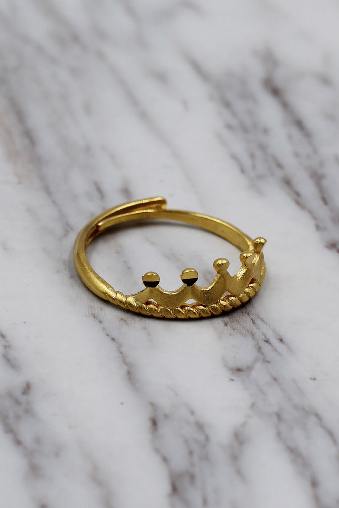Simple crown gold ring