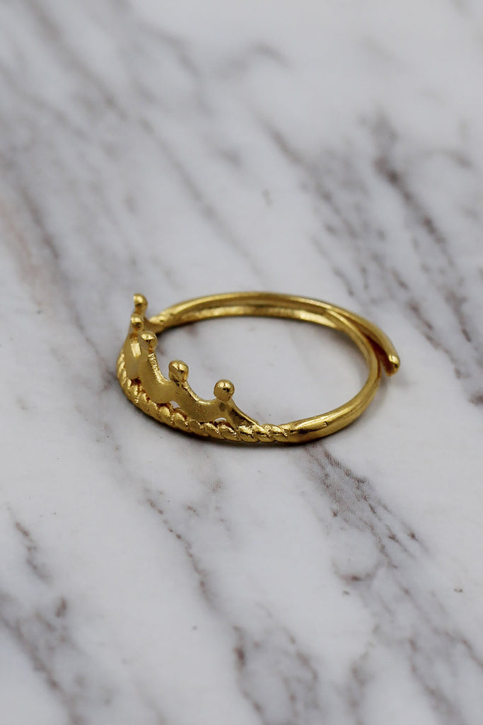Simple crown gold ring