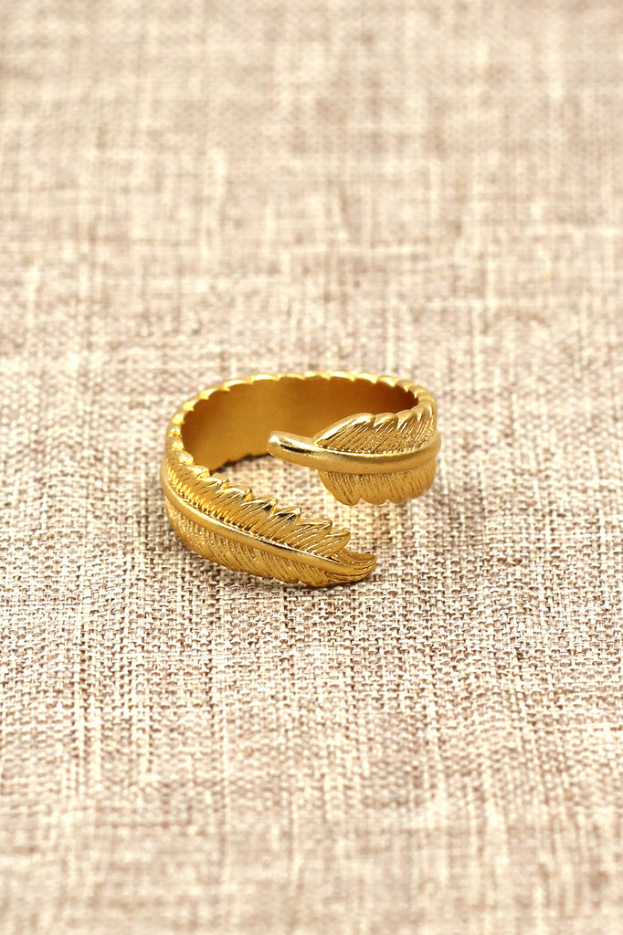 Fashion feather gold ring