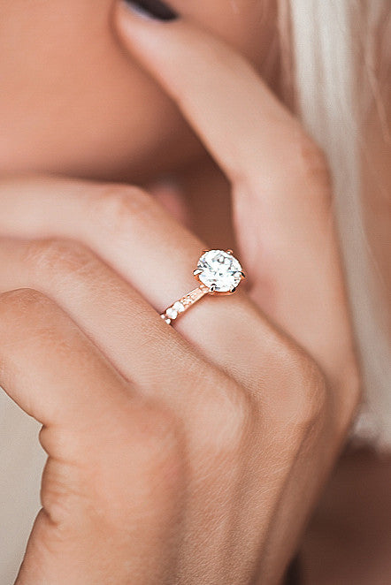 classic six-claw crystal ring