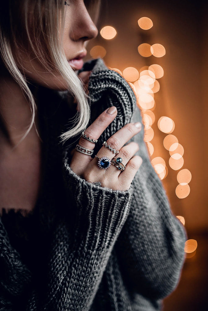 simple small crown silver black ring