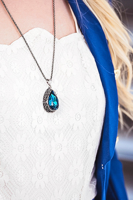 blue crystal pendant necklace