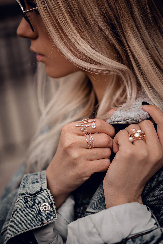 sparkling rhythm crystal pendant ring