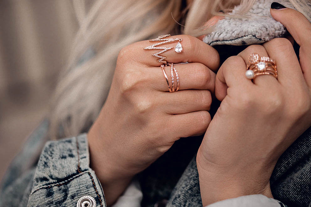 sparkling rhythm crystal pendant ring