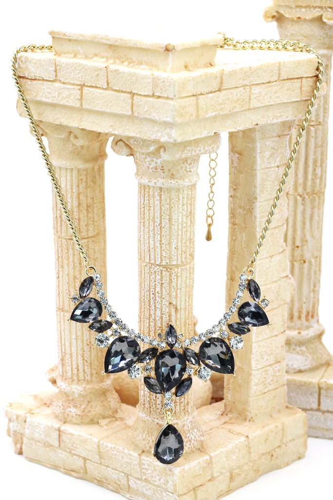Elegant Black and White Crystal Earrings Necklace Set
