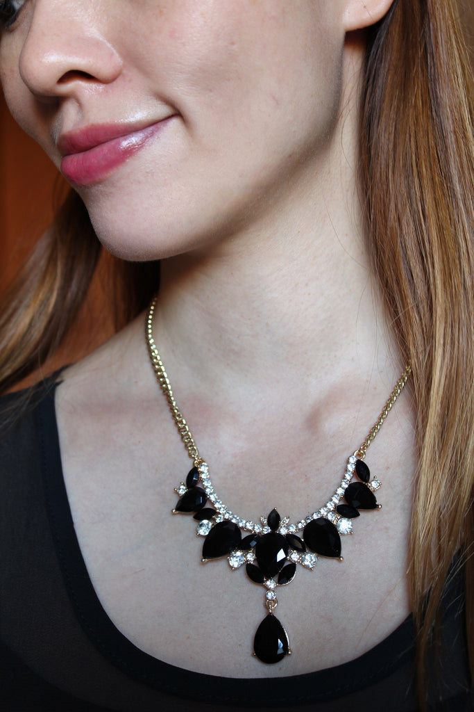 Elegant Black and White Crystal Earrings Necklace Set