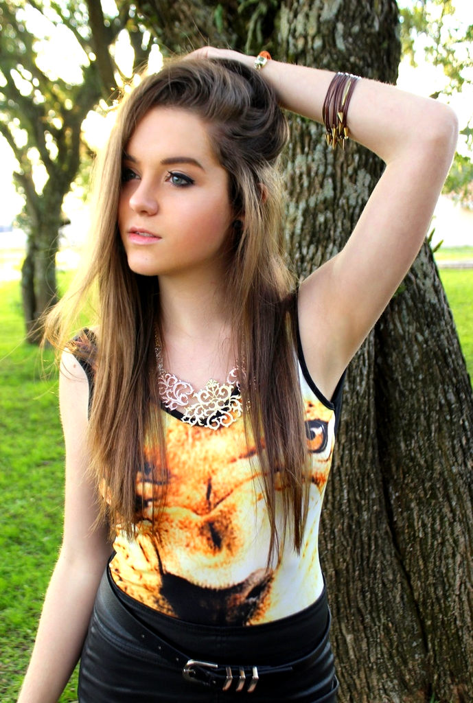 Noble golden hollow out the necklace