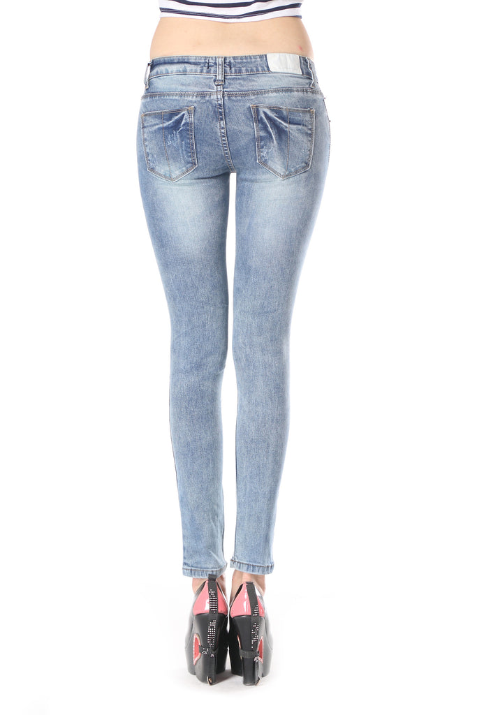 Sky Blue destroy denim