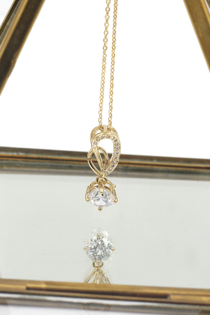 golden elegant pendant earrings necklace set