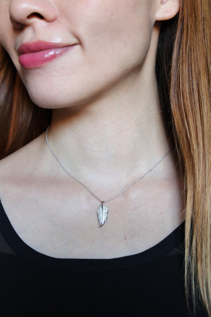 delicate leaves crystal necklace