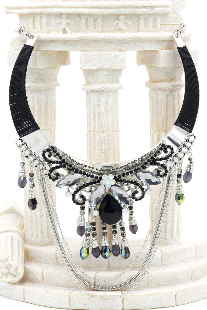 Elegant traditional exaggeration necklace