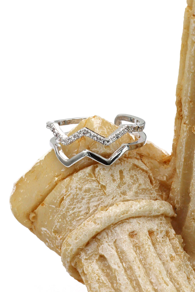 Simple wavy silver crystal ring