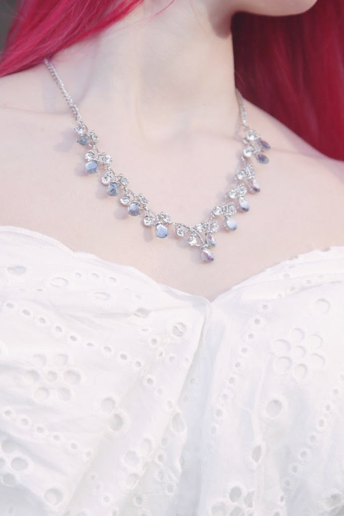 Elegant crystal necklace