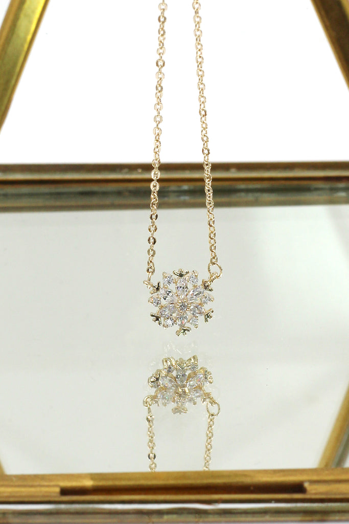 Mini snowflake crystal clavicle necklace