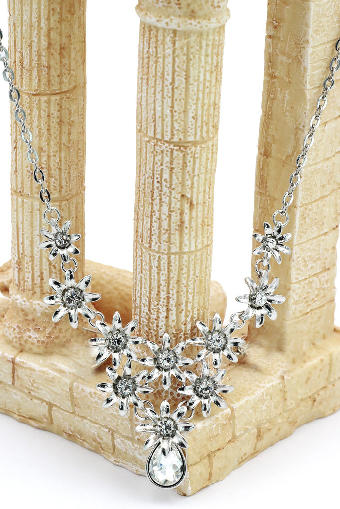 brilliant silver flowers color crystal necklace